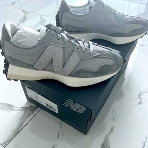New Balance 327 NIB NWT grey sneakers size 7.5